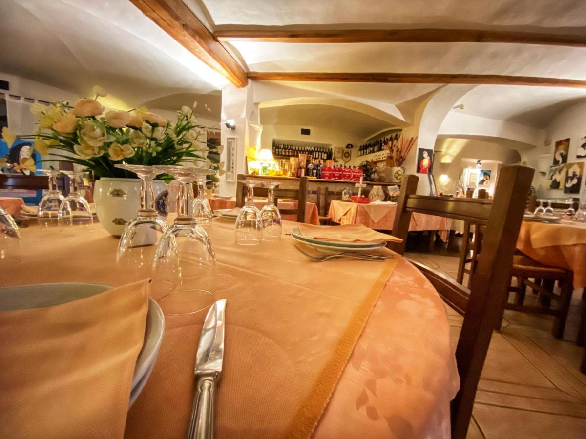 Locanda Tipica Sa Corte Oliena Exteriér fotografie