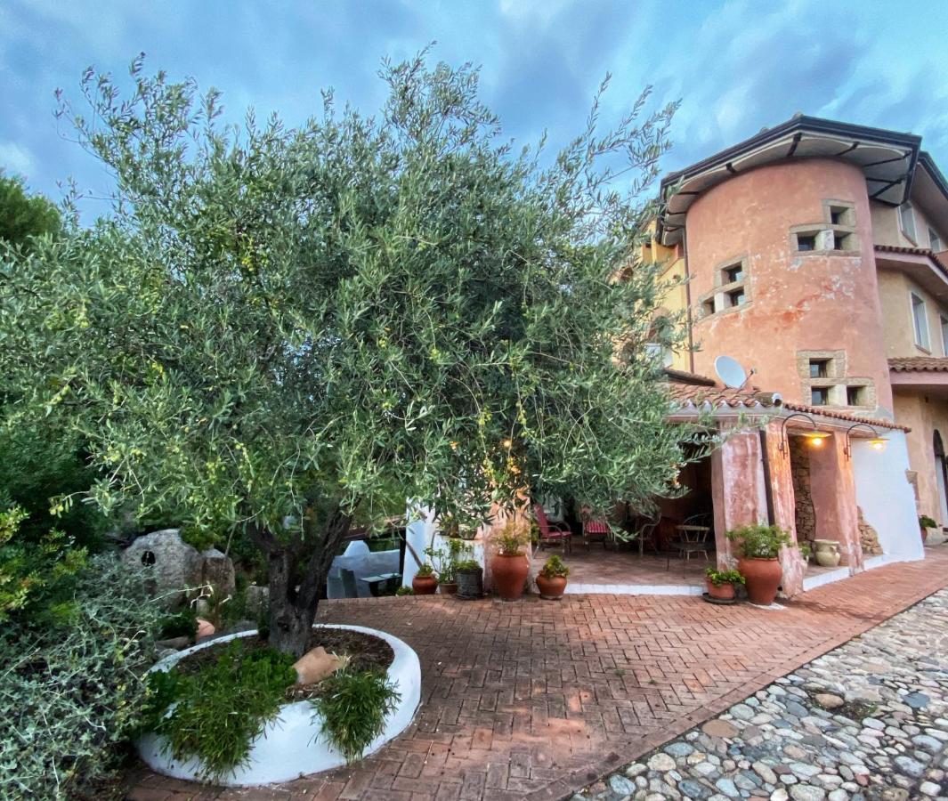 Locanda Tipica Sa Corte Oliena Exteriér fotografie