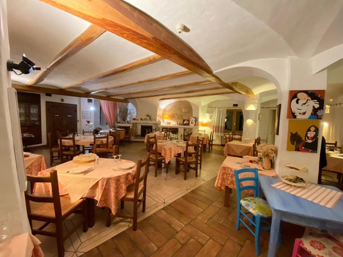Locanda Tipica Sa Corte Oliena Exteriér fotografie