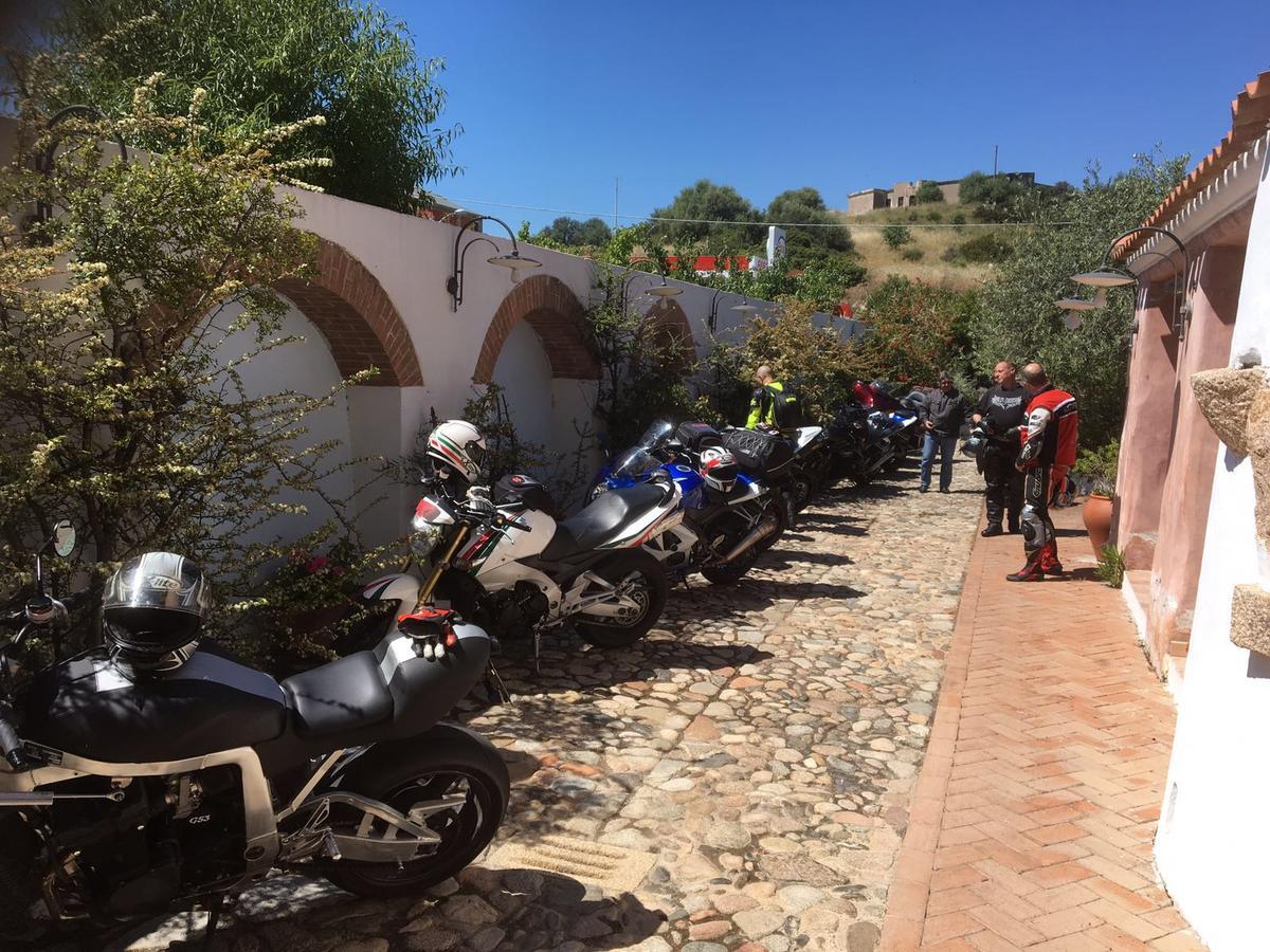 Locanda Tipica Sa Corte Oliena Exteriér fotografie