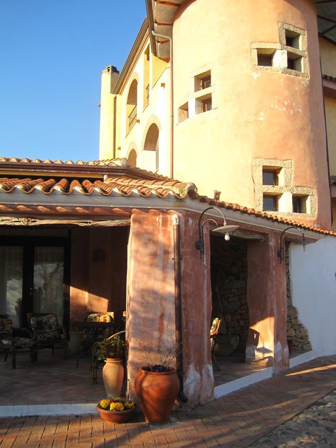 Locanda Tipica Sa Corte Oliena Exteriér fotografie