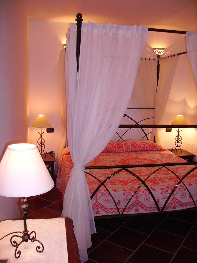 Locanda Tipica Sa Corte Oliena Exteriér fotografie