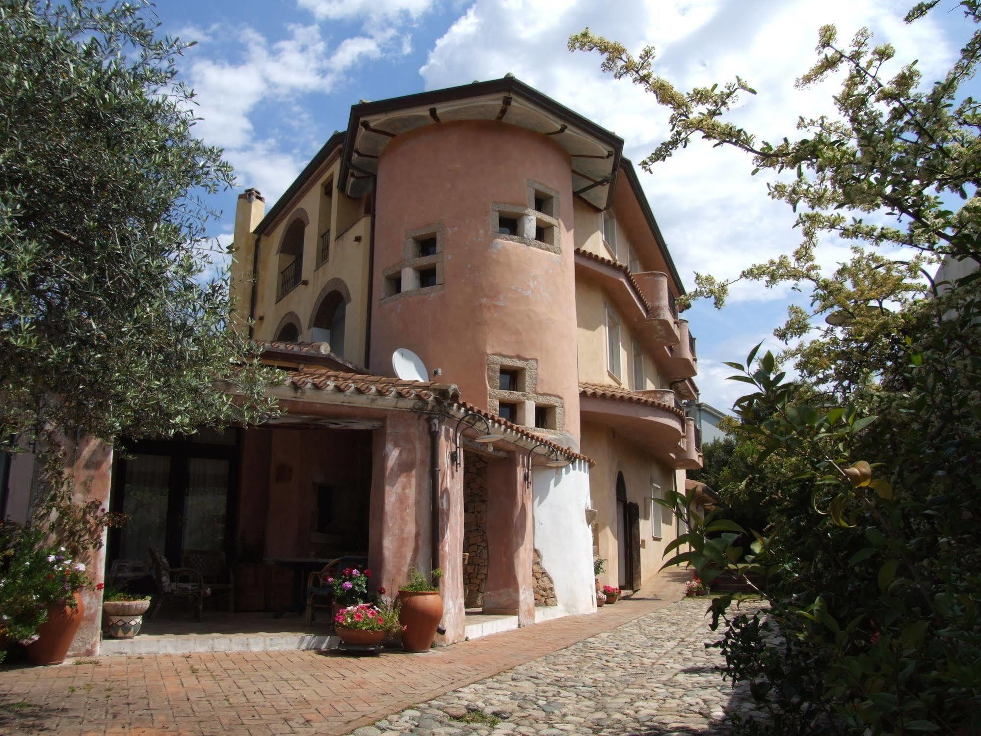 Locanda Tipica Sa Corte Oliena Exteriér fotografie