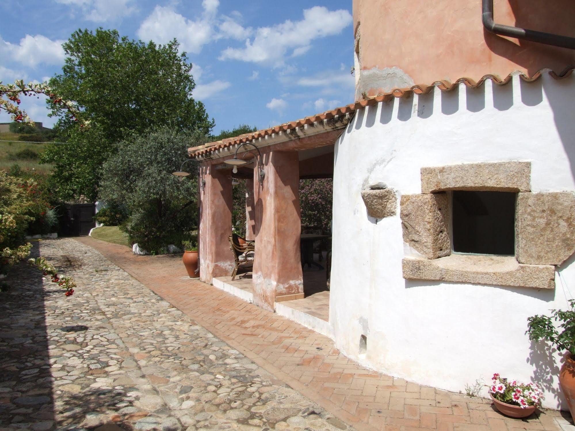 Locanda Tipica Sa Corte Oliena Exteriér fotografie