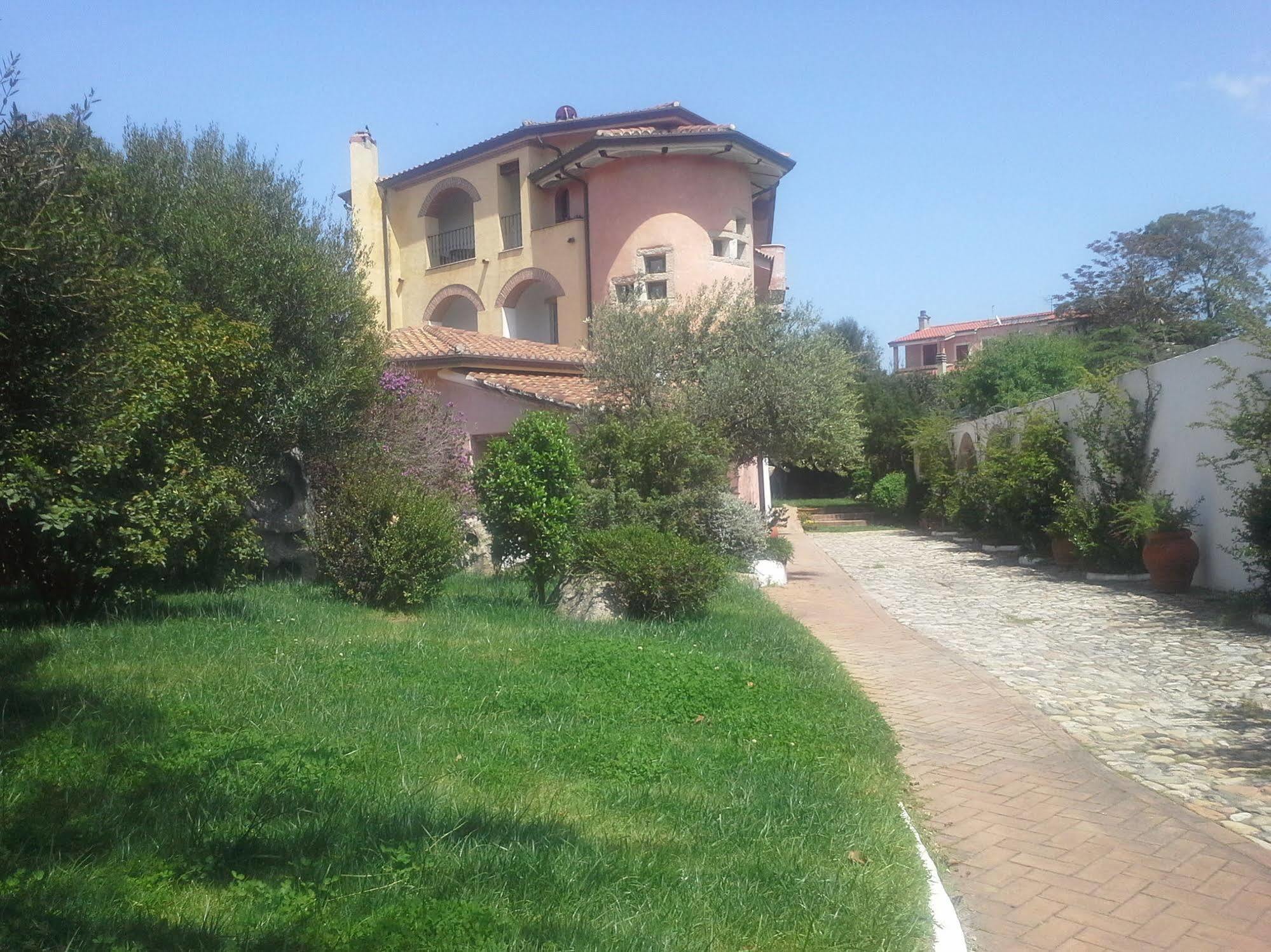 Locanda Tipica Sa Corte Oliena Exteriér fotografie